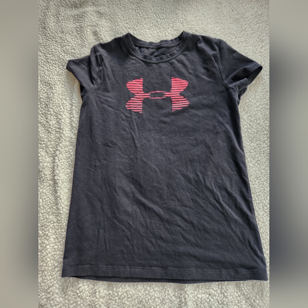 Under armour size tag is missing see measurements guessing a medium